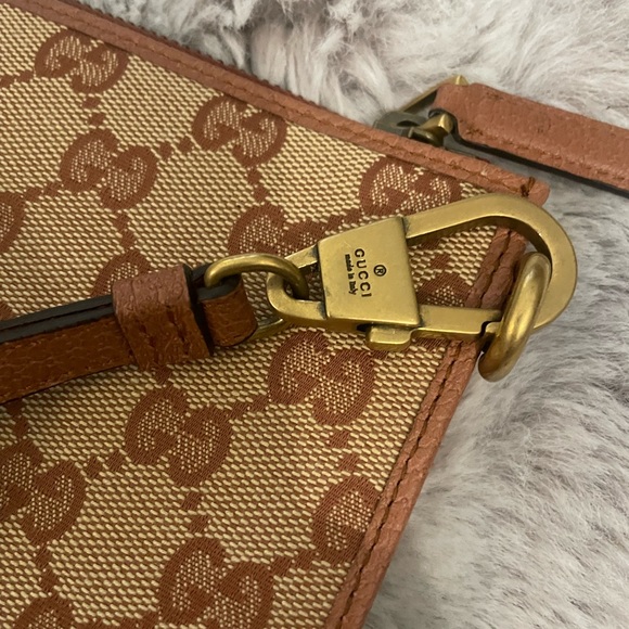 Gucci NY Yankees Patch Pouch Unisex - Picture 7 of 12